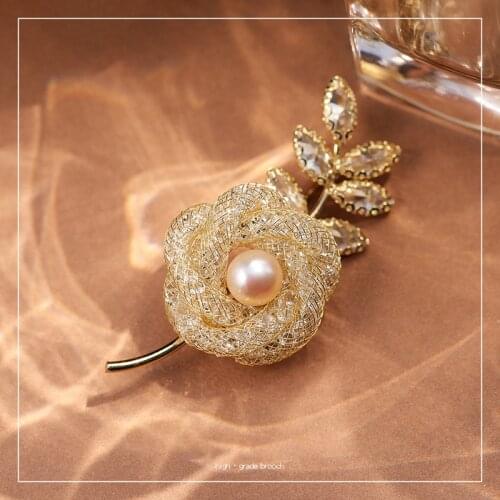 New Luxury Hollow Rose Brooches for Women Elegant Natural Freshwater Pearl Flower clothing Wedding Accessories Female Corsage