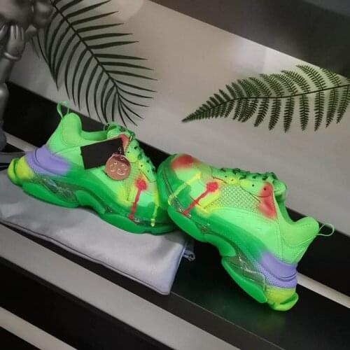 New 2021 Mens and womens sports running shoes Man Brand Couples Casual fashion Comfortable long run Anti-slip and wear-resist