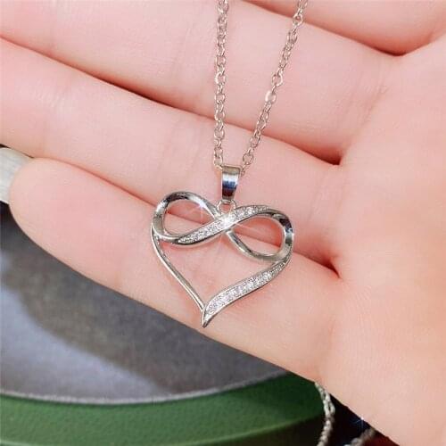 Huitan New Heart Necklace with Brilliant Crystal Cubic Zirconia Luxury Wedding Jewelry Fashion Versatile Love Pendant Necklaces