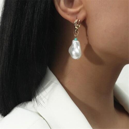 Fashion Creative Design Gold Palm Irregular Pearl Earrings Temperament Womens Drop Earrings Party Jewelry