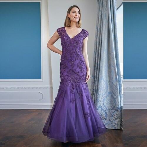 Latest Gorgeous Mermaid Purple Lace Mother of the Bride Dresses Cap Sleeves V Neckline Appliqued Beads Wedding Guest Gowns 2021