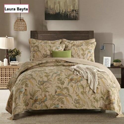 LAURA BAYTA Quilts For The Bed