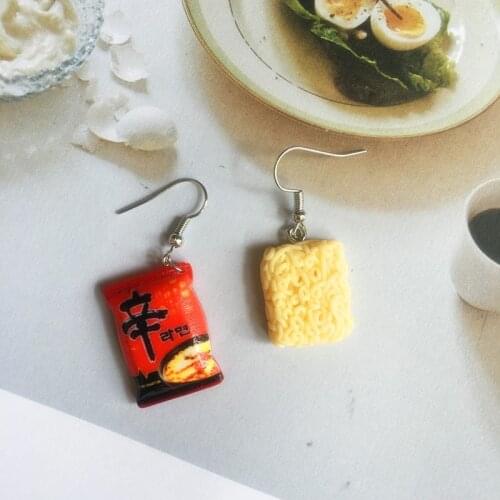 Lovely Favor Small chili Food Play Drop Earrings Simple fashion Personality Diy Creative Instant Noodle Earrings Jewelry Gift