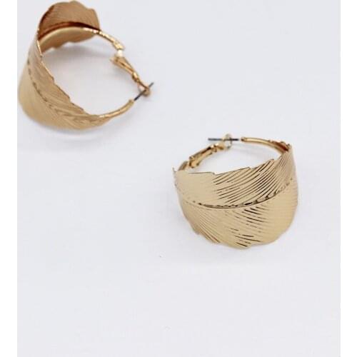 New Korean leaf texture fashion earrings miss with the earrings street shooting wild earrings Baroquegeometric vintage earrings