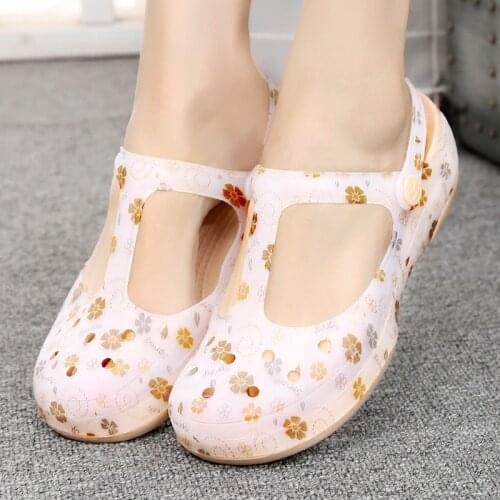 2020 Sandals Beach Shoes Men and Women Couples Porous Shoes Baotou Summer Slippers Mens Comfortable Breathable Dual-Use