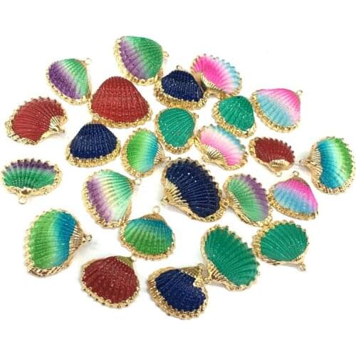 Natural shell Pendants Fan shaped Exquisite charms for Jewelry Making DIY Bracelet Necklaces earrings Accessories Size25x28mm