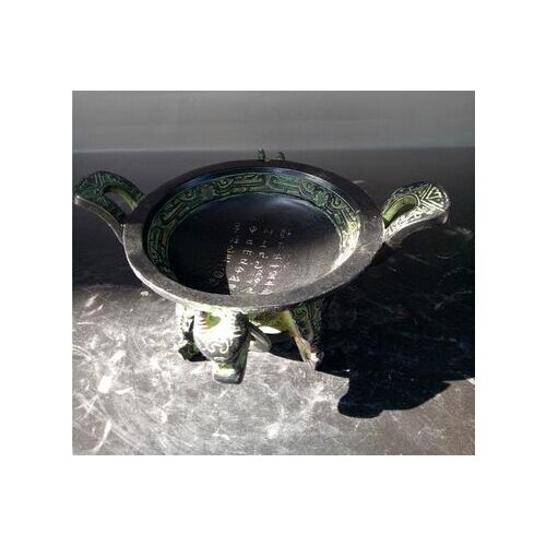 Articles de porcelaine vieux bronze | Double coupe de chèvre, coupe trois pieds