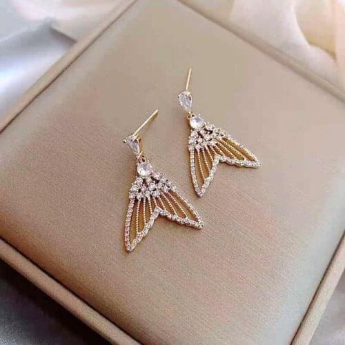 Pretty Ear Studs Creative Lightweight Inlaid Rhinestone Shining Alloy Hollow Rhinestone Fishtail Studs Earrings for Date