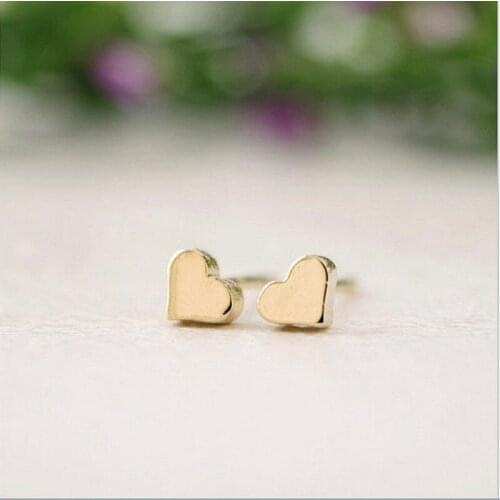 Fashion small peach heart earrings, personality women small earrings, love the shape of the individual party stud earrings