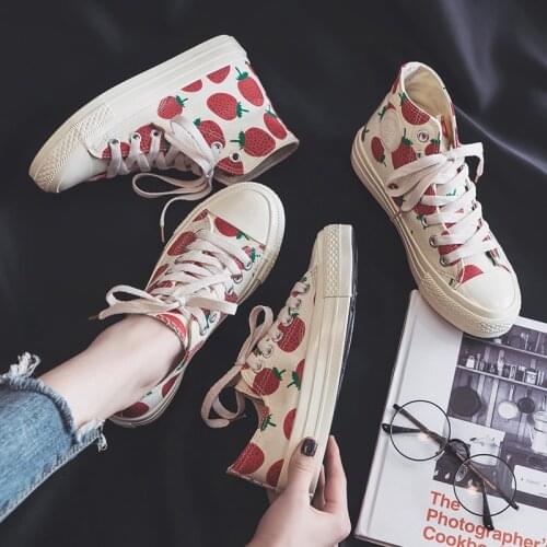 Strawberry shoes autumn 2020 new canvas shoes women retro 1970s small white shoes versatile Beige shoes 35-40