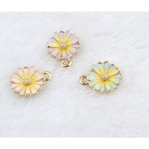 Wholesale 100PCs 13*16MM Gold Tone Plated Enamel Alloy Daisy Flower Charms Ornament Accessories Necklace Oil Drop Pendants
