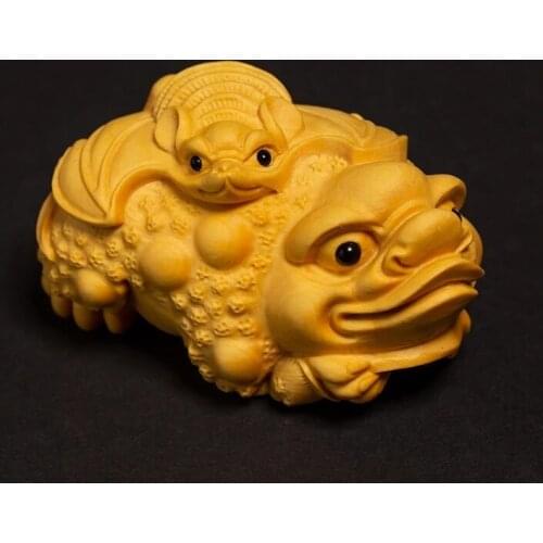 Three Feet Toad HuangYangMu Wenwan Wood Hand Toy Crafts Lucky Feng Shui Three-legged Gold Animal Carving Car Ornaments