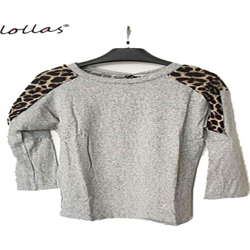 Leopard Print T-Shirt with Long Sleeves and Buttocks on Shoulders