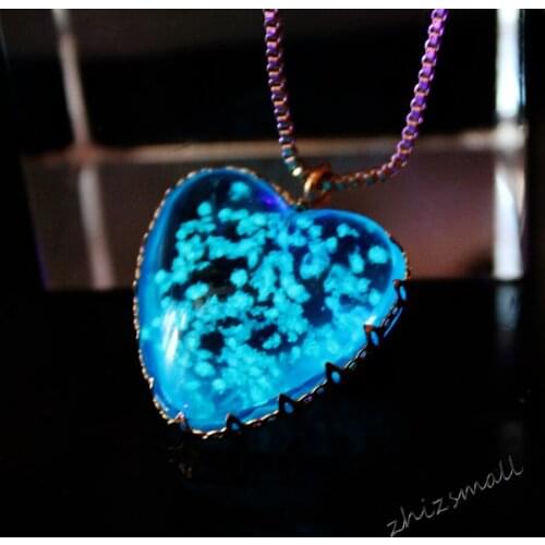 New Glowing Heart Crystal Necklace love Necklace GLOW in the DARK Christmas gifts women Girl Charming Necklace