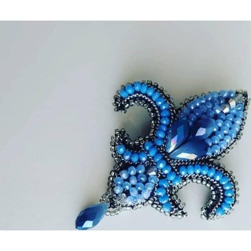 Stylish Designed Brooch Fashion Daisy Brooch for Women Animal Jewelry Sport Winter Design High Quality New 2021 Beaded