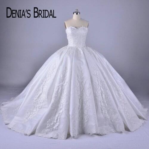 2020 Puffy Ball Gown Wedding Dresses Sweetheart Neck Beaded Applique Court Train Bridal Gowns