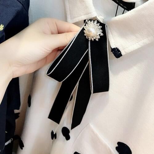 Vintage Cloth Ribbon Bow Tie Pearl Crystal Rhinestone Off White Shirt Collar Pin Bowtie Brooch School Uniform Ties Accessories