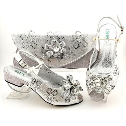 Sliver Color Italian Design 2021 Hot Selling Low Heels Party Nigerian Ladies Shoes and Bag Set Decorated With Narrow Band