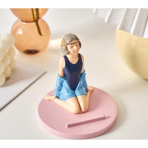 Sitting Girl Mobile Phone Holder Desktop Ornaments Creative Resin Statues Home Desk Craftwork Bedroom Decor Living Room