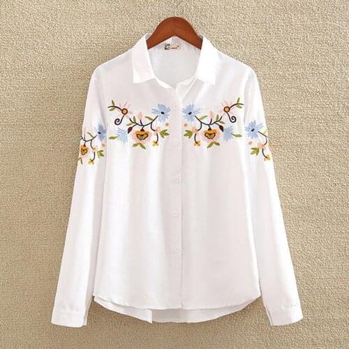 2021 Embroidered Shirt Womens Long-sleeved Bottoming Shirt Loose Plus Size Womens Spring and Autumn White Shirt Ladies Top