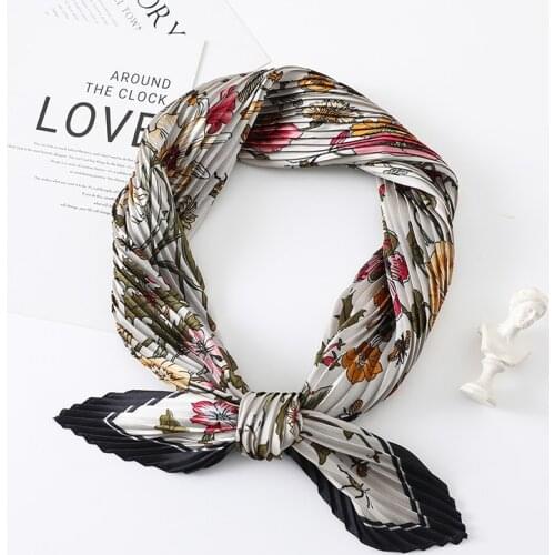 2021 Pleated Square Satin Scarf Female Headband Head Scarves Silk Hair Scarf Design Print Bandana Accessories Fashion Neckwear
