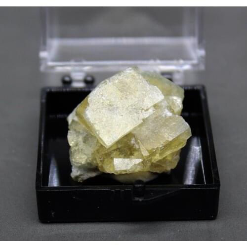 New mineral! 100% Natural Rare yellow fluorite mineral specimens Stones and crystals Healing crystal box size 5.2cm