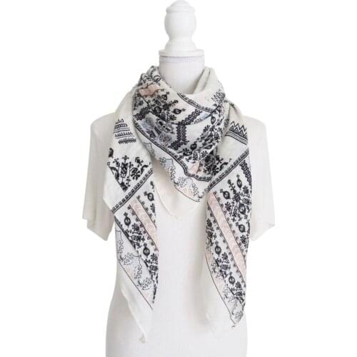 2020 Fashion Women Cotton Bandana Print Scarves And Shawls Soft Geometry Totem Square Scarf Wrap Hijab Free Shipping