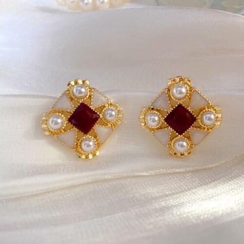 2021 New Fashion Baroque Retro Geometric Round Hollow Pearl Enamel Personalized Earrings For Women