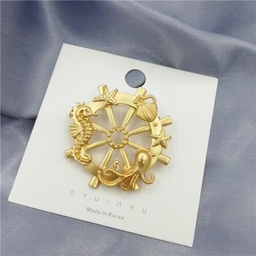 And American antique palace brooch golden wind rudder main navigation the brooch brooch hippocampal starfish animals