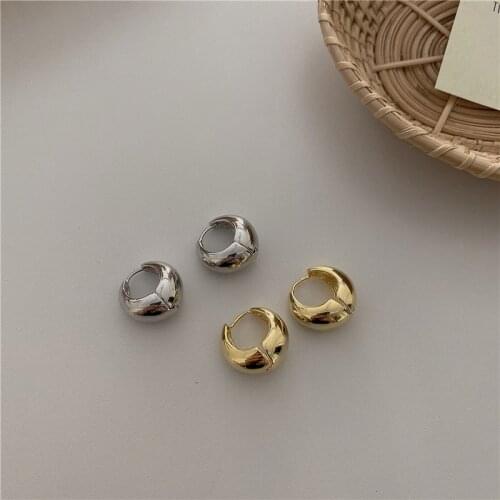 South Korea Retro Geometry C Joker Ear Buckle Temperament INS Wind Hollow Out Earrings Fashion Tide Female Jewelry
