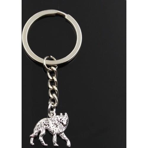 New Fashion Keychain 18x20mm Animal Wild Wolf Pendants DIY Men Silver Color Car Key Chain Ring Holder Souvenir For Gift