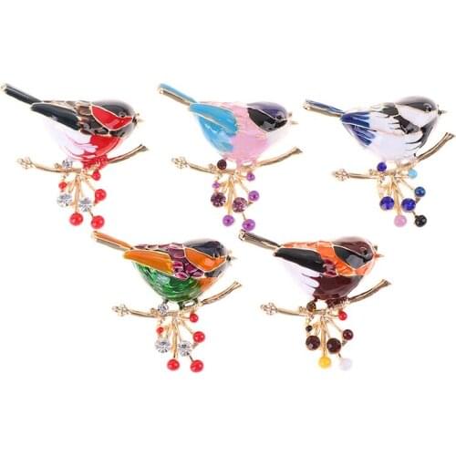 Lovely Enamel Bird Brooches Women Lovely Eat Red-bean Bird Animal Office Party Brooch Pins Gifts For Women Brooch