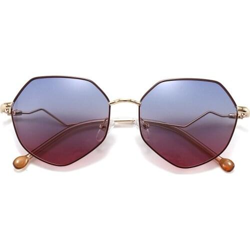 The new 2020 polarized sunglasses 2052 street snap baby fashion sunglasses joker in paint irregular frame mirror