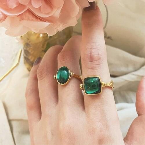 Vintage Royal Luxury Brand Design Green Stone Finger Rings For Women Personality Design Gold Ring Jewelry Antique Ladies Gift