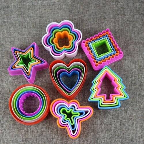 Cookie Cutters Set Snowflake Star Round Flower Gingerbread Man and Christmas Tree 5-6pcs