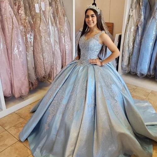 Lace Beaded Vintage Sexy Quinceanera Prom Dresses V-neck Ball Gown Satin Evening Party Sweet 16 Dress