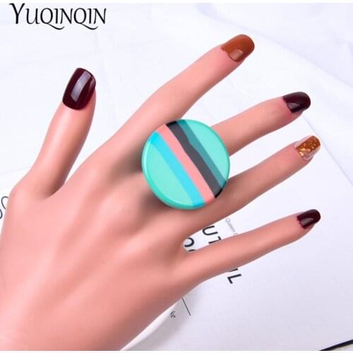 Fashion Colorful Resin Acrylic Rings Womens Round Big Finger Ring for Girls Simple Geometric Vintage Ring for Female Jewelry