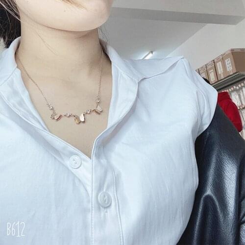 Simple and cute golden butterfly pendant necklace female shiny clavicle chain fashion new design jewelry jewelry party gift