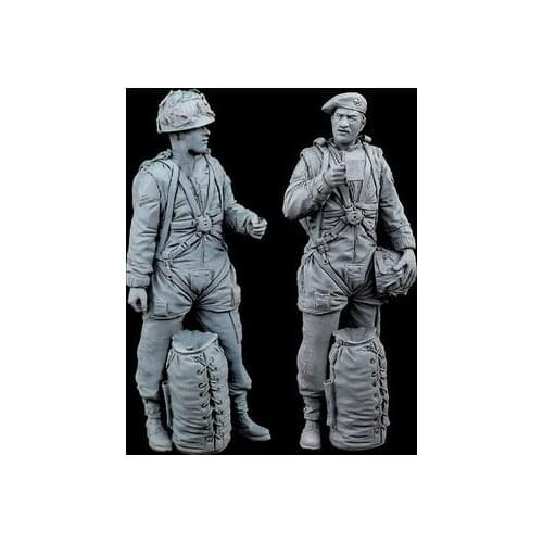 1/35 ratio die-casting resin made of World War II British Air Force paratroopers 2 figures unpainted