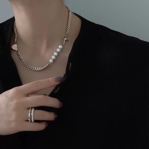 2021 fashion trend European and American vibrato with the same pearl stitching necklace short necklace clavicle necklace heart-s
