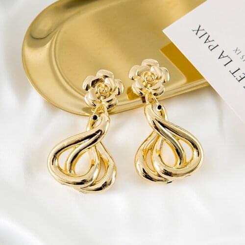 Golden Color Exquisite Style Screw Shaped High Quality Water Drop Earrings For Women New Wedding Party Popular Design