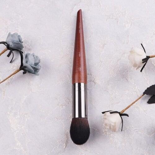 High Quality Natural Wood Handle Wavy Hair 152 Medium Highlighter Brush Rounded and Dense Cheek Blush Brush Makeup Tool