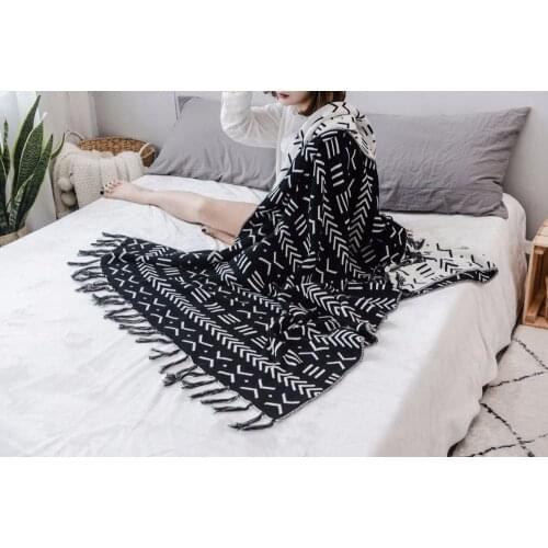 New black and white character blankets Home knitted sofa blankets Simple fashion With tassels cotton air conditioning blankets