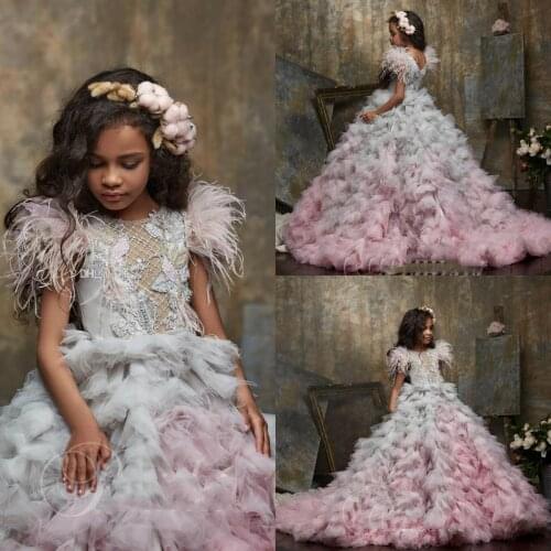 2021 Cute Flower Girl Dresses Jewel Neck Appliqued Beaded Feather Girl Pageant Gown Cascading Ruffle Sweep Train Custom Made