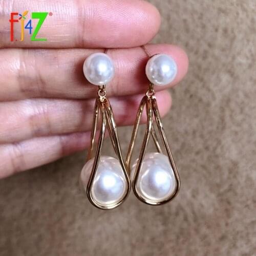 F.J4Z Fashion Twisted Metal Wire VS Moveable Pearl Inside Drop Earrings for Women Ladies Cocktail Earrings Wholesale Dropship