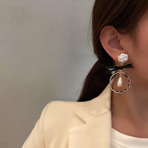 2021 Black Leather For Woman Earring Fashion Pearl Pendant Camellia Letter Elegant date retro Earrings