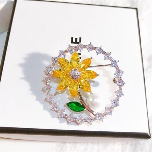 Beautiful Sunflower Brooches Delicate Zircons Elegant Brooch Pin Women Girls Rhinestone Lapel Pins Accessories Jewelry Broach