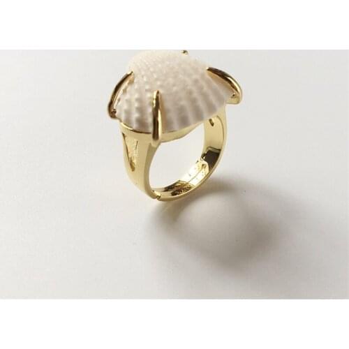 FUWO Trendy Women Gold Scallop Ring Original Handmade Design Natural White Shell Prong Setting Ring for Women RG502 5pcs/lot