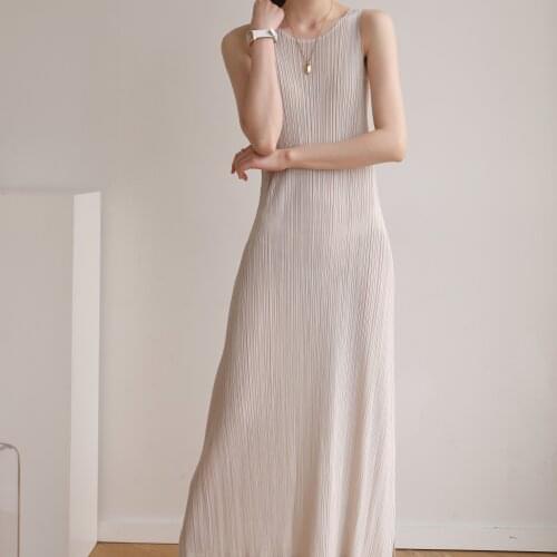 Manufacturer direct supply Issey Miyake INS style summer fashion and leisure high temperament suspender skirt Pleats Miyake