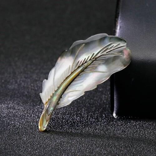 Elegance Goes with Feather Brooches Natural Shell Lady Corsage for Women Brooch Pins Jewelry Accessories